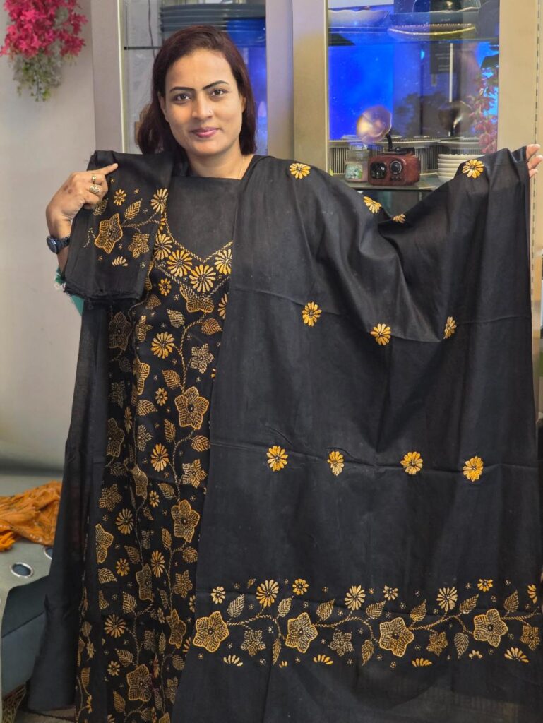 Elegant black 3 pis